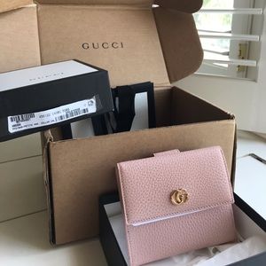 Current season, brand new Gucci wallet!